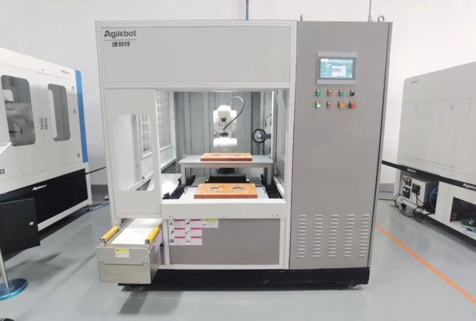 青資向“新”力 以芯片、智造、人工智能驅動通訊技術向“新”而行，以“質”致遠